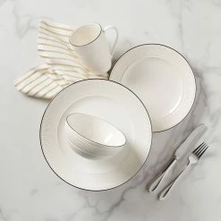 New 🧨 Kate Spade York Avenue™ 4-piece Place Setting ⭐
