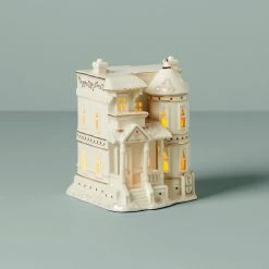 Brand new 😍 Lenox Mistletoe Park Bed & Breakfast Figurine 😉